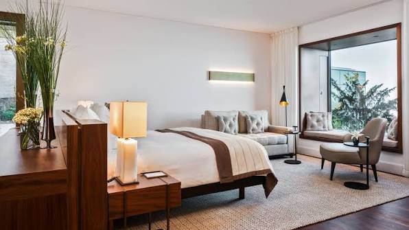 Contemporary Lake View Premium Suite
